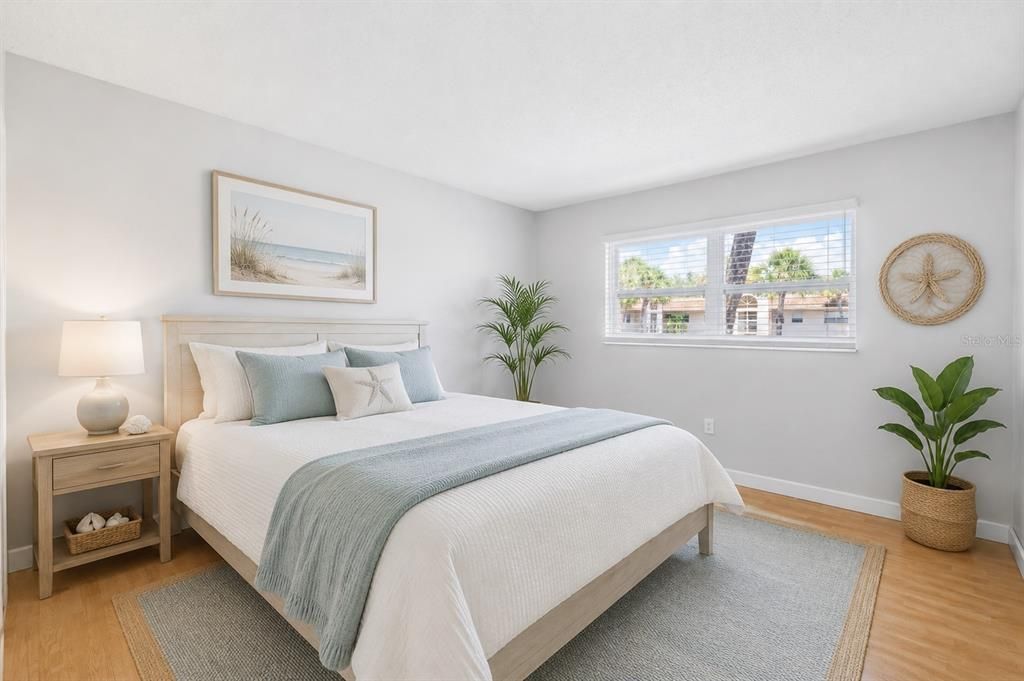 For Sale: $125,000 (2 beds, 1 baths, 925 Square Feet)