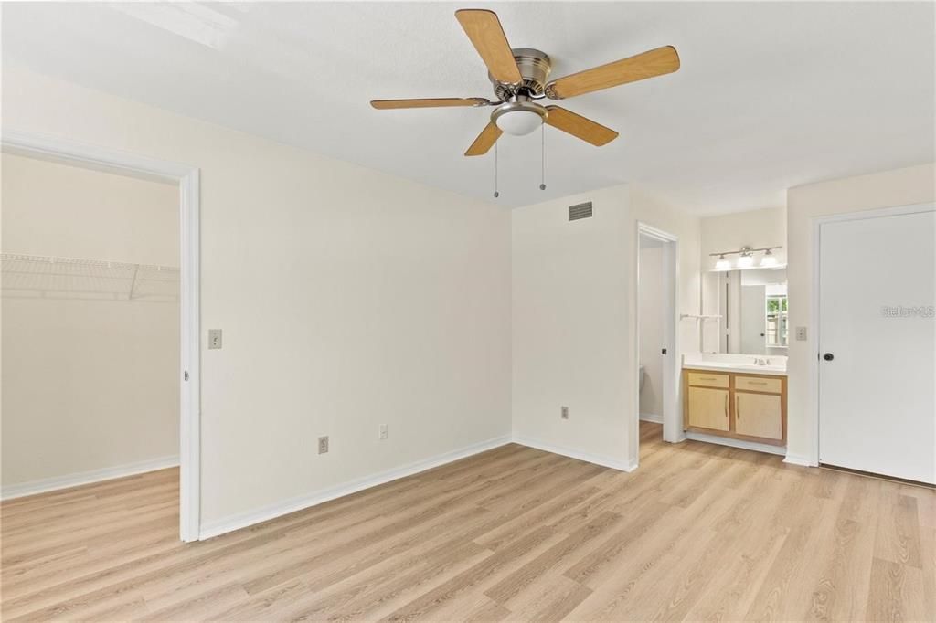 В аренду: $1,800 (2 спален, 2 ванн, 1080 Квадратных фут)