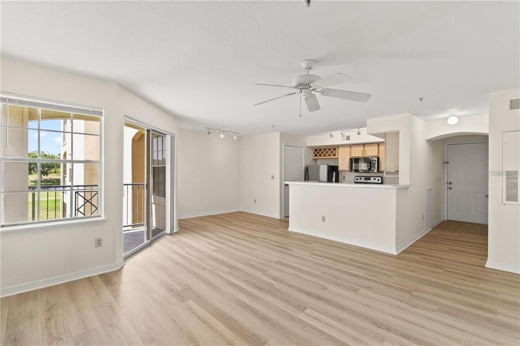 В аренду: $1,800 (2 спален, 2 ванн, 1080 Квадратных фут)