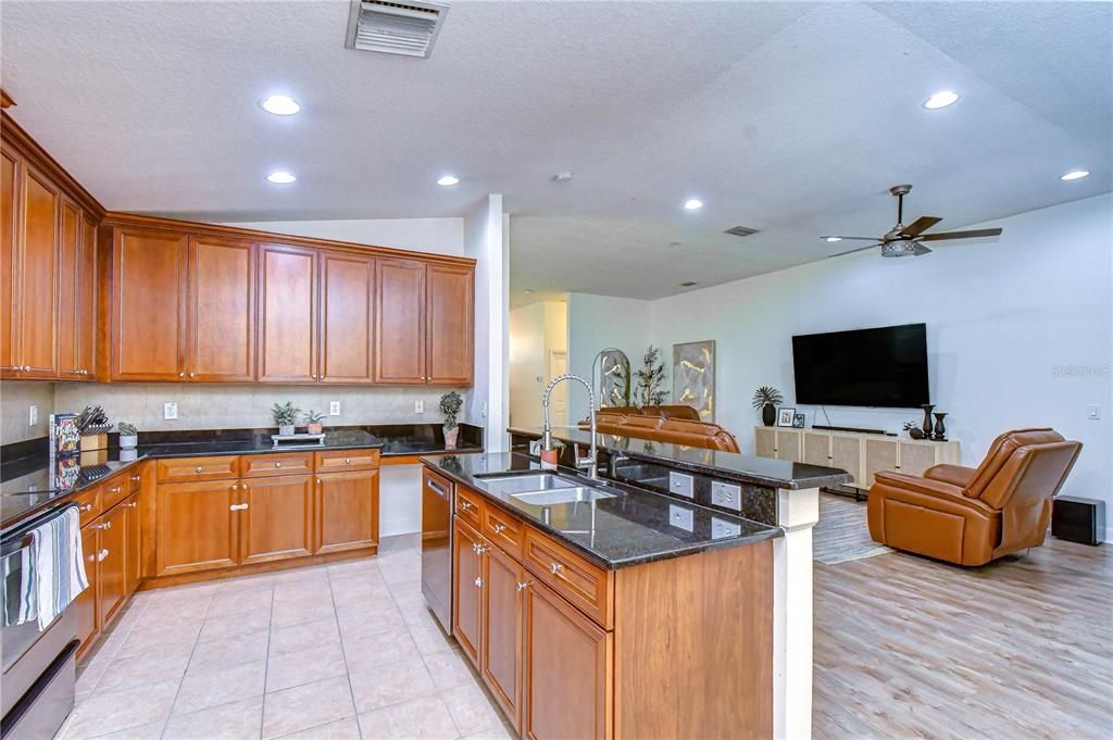 En Venta: $425,000 (4 camas, 2 baños, 2014 Pies cuadrados)