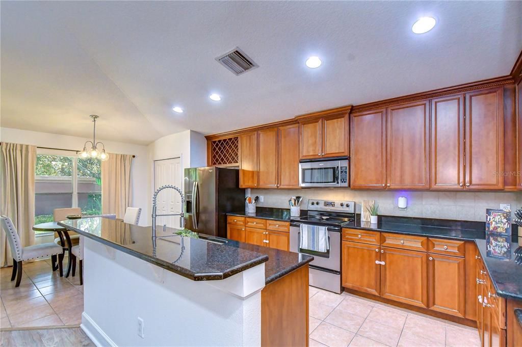 En Venta: $425,000 (4 camas, 2 baños, 2014 Pies cuadrados)