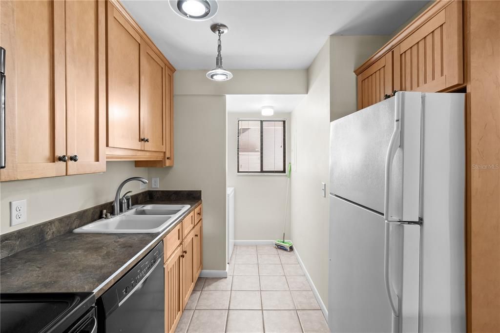 For Sale: $155,000 (2 beds, 2 baths, 1065 Square Feet)
