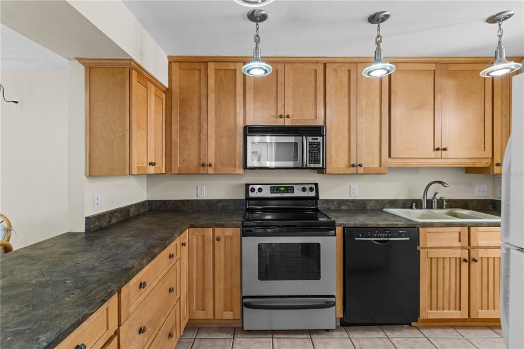 For Sale: $155,000 (2 beds, 2 baths, 1065 Square Feet)