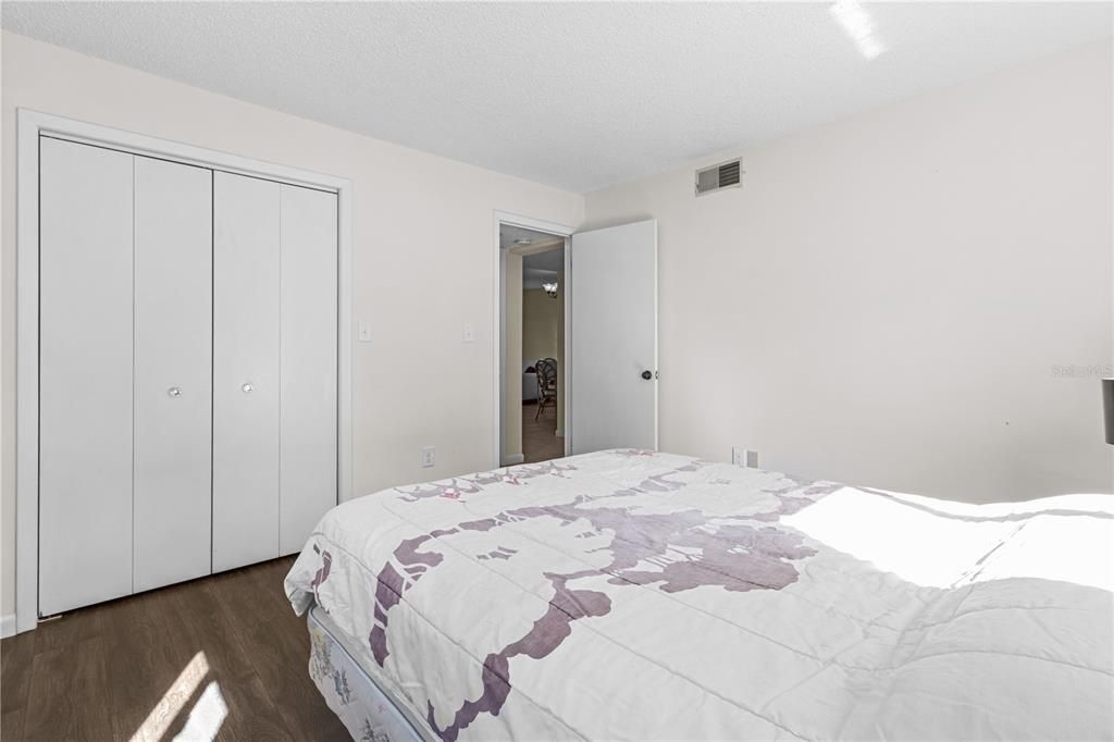For Sale: $155,000 (2 beds, 2 baths, 1065 Square Feet)