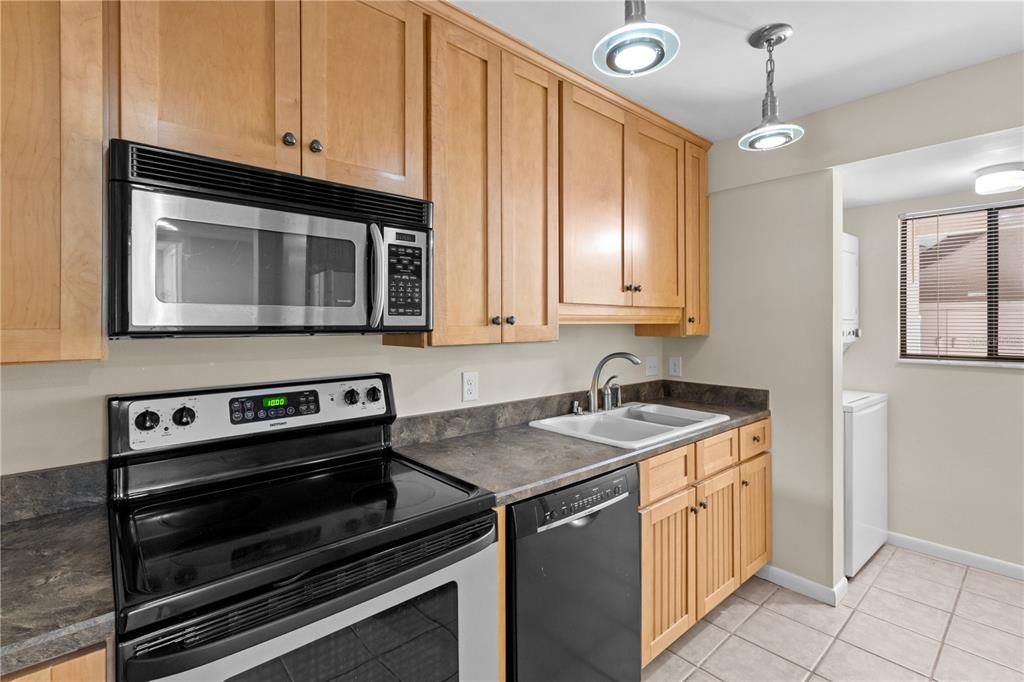 For Sale: $155,000 (2 beds, 2 baths, 1065 Square Feet)