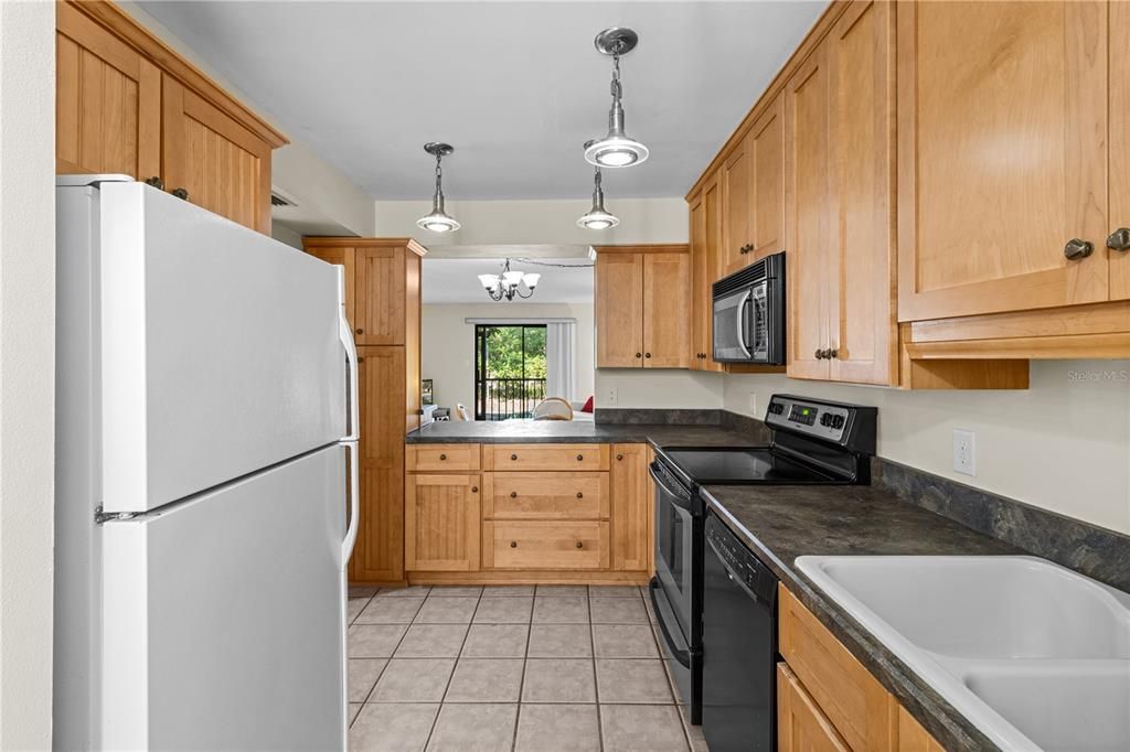 For Sale: $155,000 (2 beds, 2 baths, 1065 Square Feet)