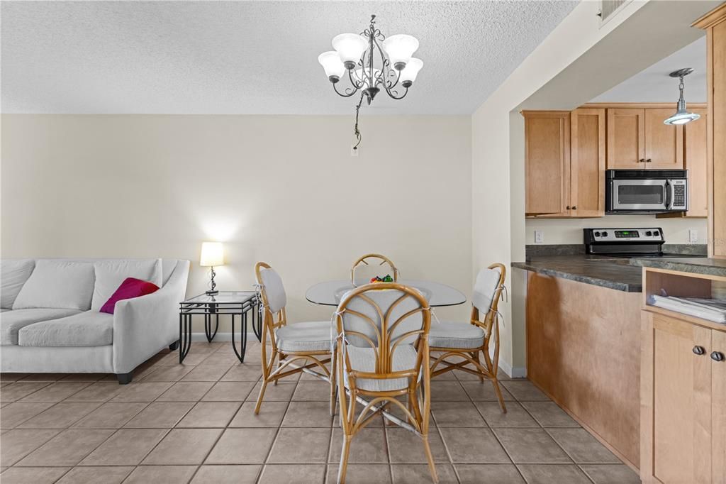 For Sale: $155,000 (2 beds, 2 baths, 1065 Square Feet)