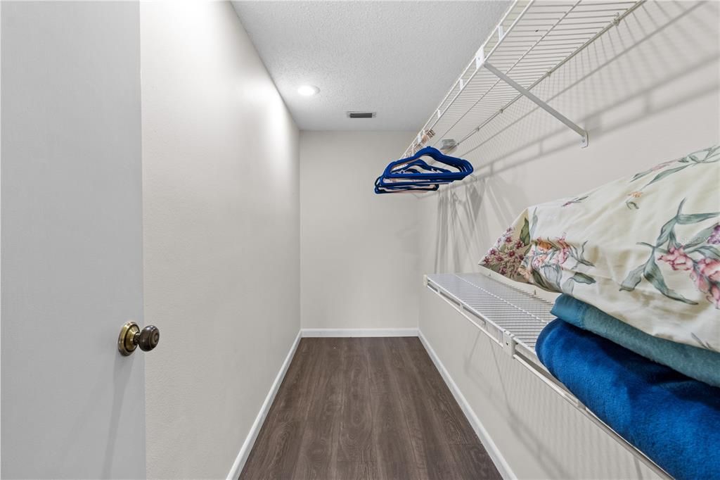For Sale: $155,000 (2 beds, 2 baths, 1065 Square Feet)