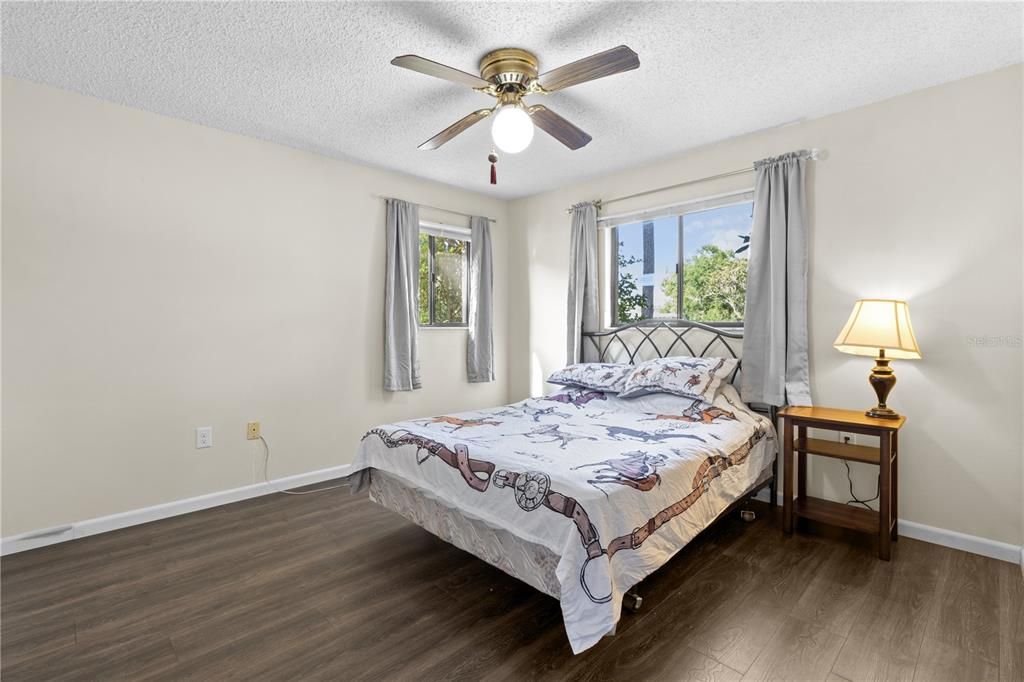 For Sale: $155,000 (2 beds, 2 baths, 1065 Square Feet)
