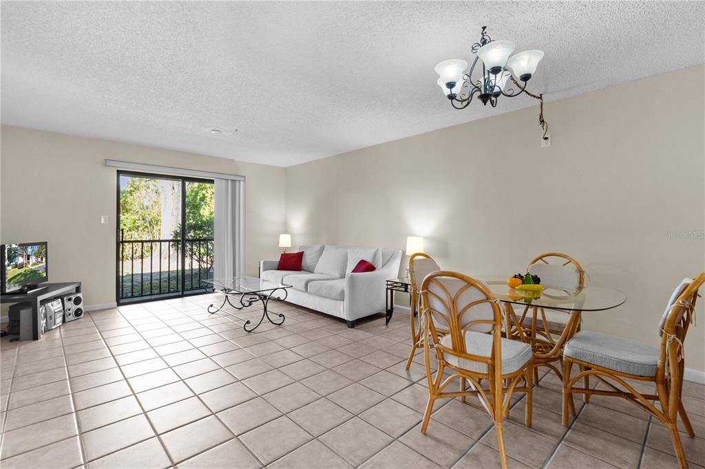 For Sale: $155,000 (2 beds, 2 baths, 1065 Square Feet)