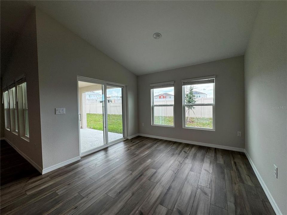В аренду: $2,380 (4 спален, 2 ванн, 1850 Квадратных фут)