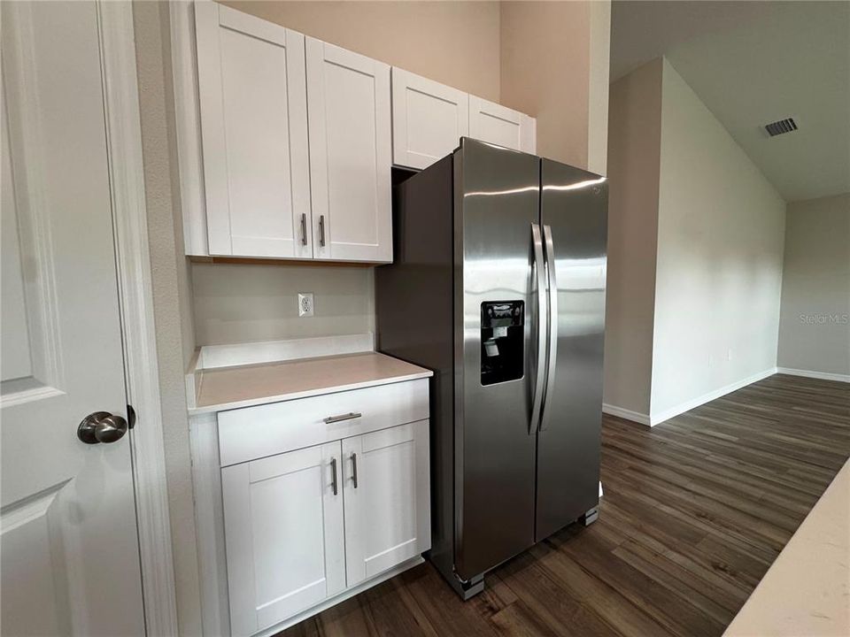 В аренду: $2,380 (4 спален, 2 ванн, 1850 Квадратных фут)