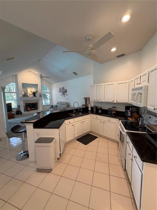 For Sale: $669,000 (4 beds, 3 baths, 2552 Square Feet)
