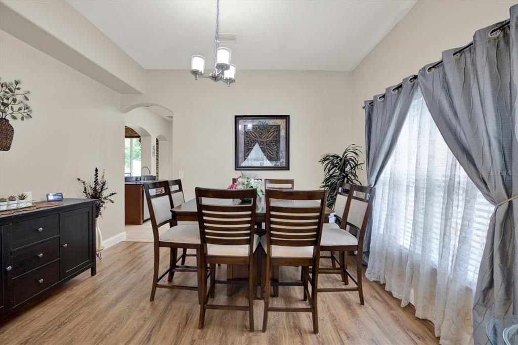На продажу: $495,990 (6 спален, 3 ванн, 2998 Квадратных фут)