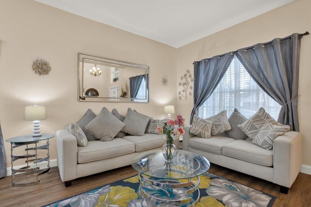 На продажу: $495,990 (6 спален, 3 ванн, 2998 Квадратных фут)