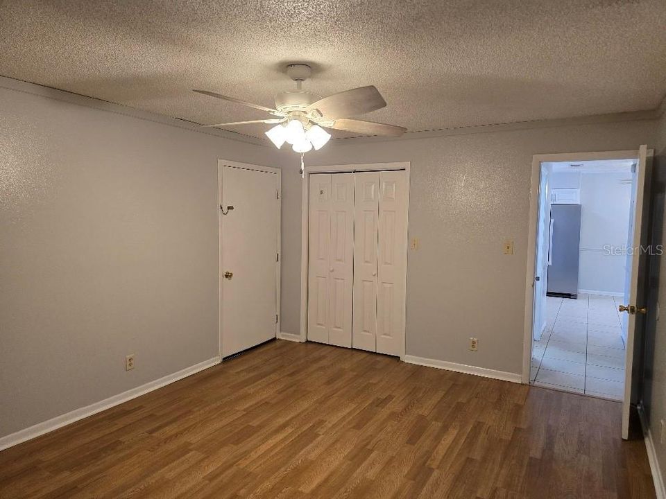 В аренду: $1,400 (2 спален, 1 ванн, 935 Квадратных фут)
