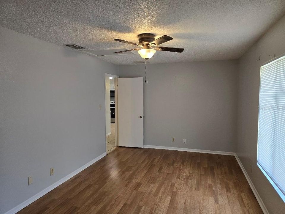 В аренду: $1,400 (2 спален, 1 ванн, 935 Квадратных фут)