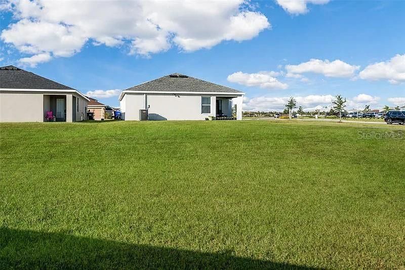 For Rent: $2,200 (3 beds, 2 baths, 1552 Square Feet)