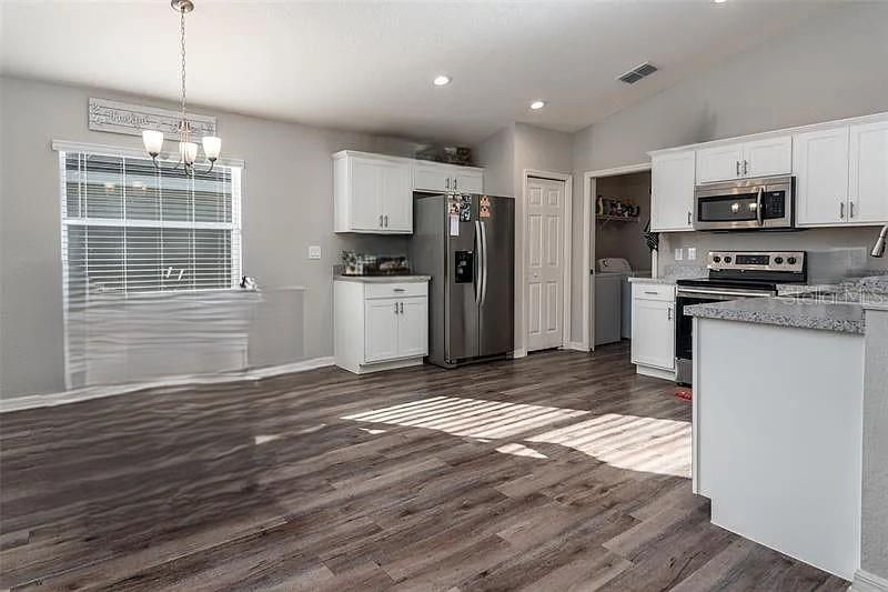 For Rent: $2,200 (3 beds, 2 baths, 1552 Square Feet)