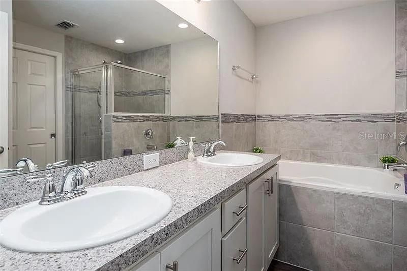 For Rent: $2,200 (3 beds, 2 baths, 1552 Square Feet)