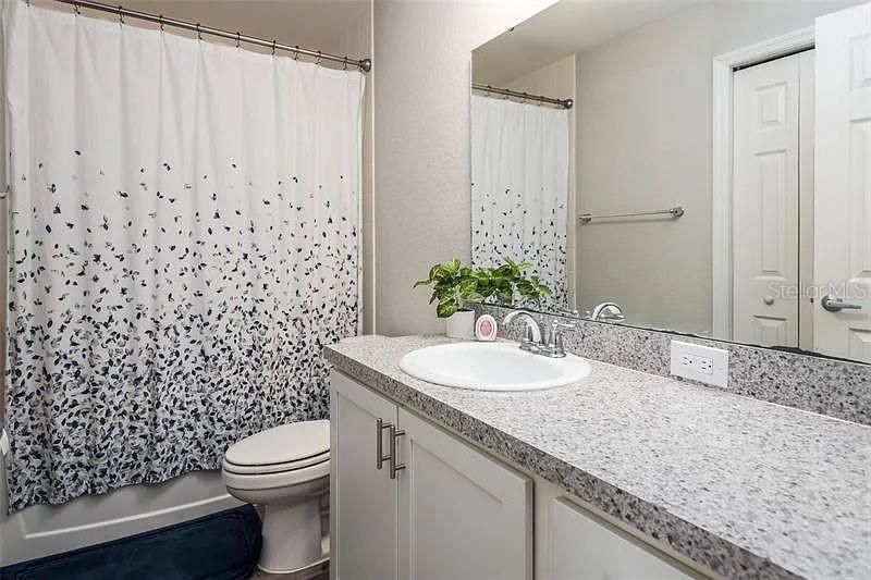 For Rent: $2,200 (3 beds, 2 baths, 1552 Square Feet)