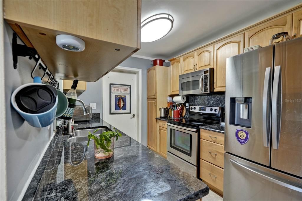 На продажу: $349,999 (3 спален, 2 ванн, 1185 Квадратных фут)