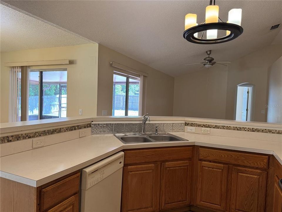 For Sale: $310,000 (4 beds, 2 baths, 1706 Square Feet)