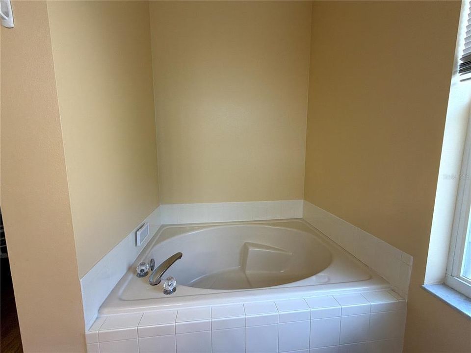 В аренду: $2,550 (4 спален, 3 ванн, 1834 Квадратных фут)