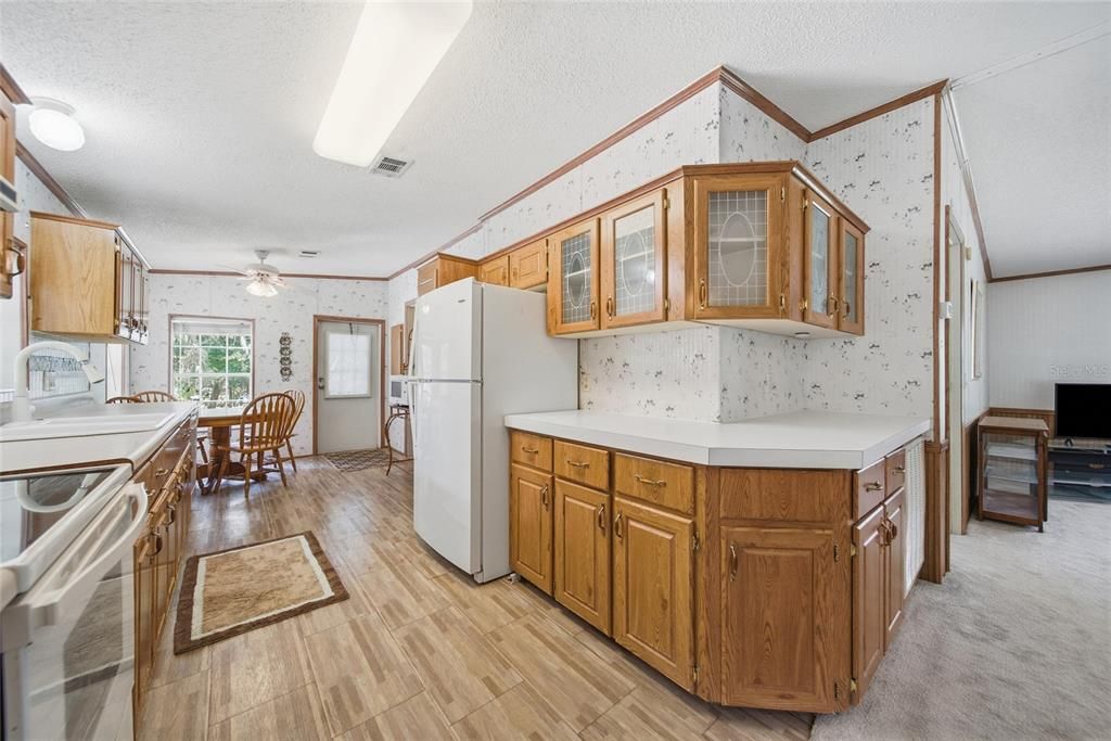 На продажу: $184,999 (2 спален, 2 ванн, 1323 Квадратных фут)