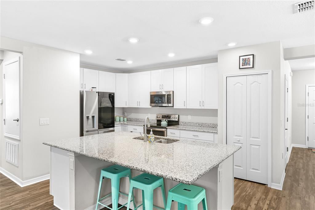 En Venta: $525,000 (4 camas, 2 baños, 3278 Pies cuadrados)