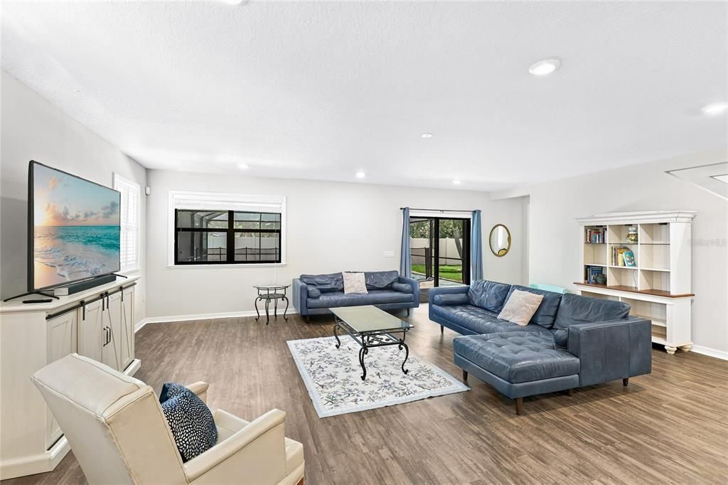 En Venta: $525,000 (4 camas, 2 baños, 3278 Pies cuadrados)