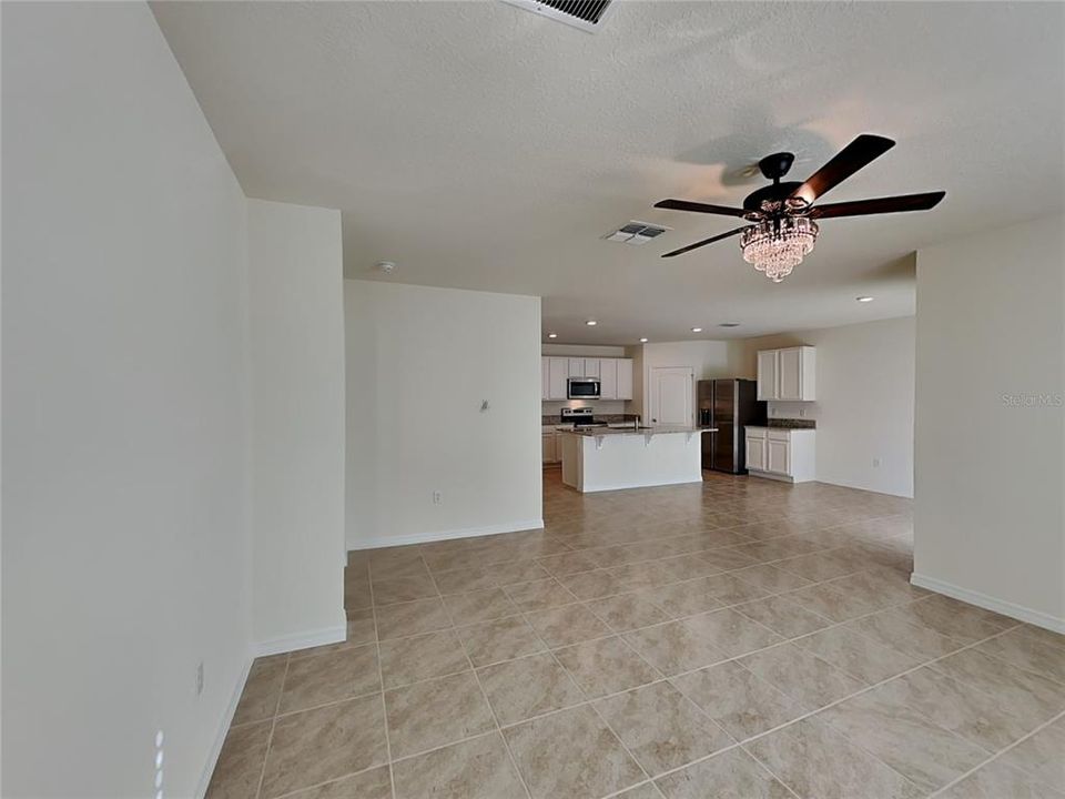 For Rent: $2,199 (4 beds, 2 baths, 1875 Square Feet)