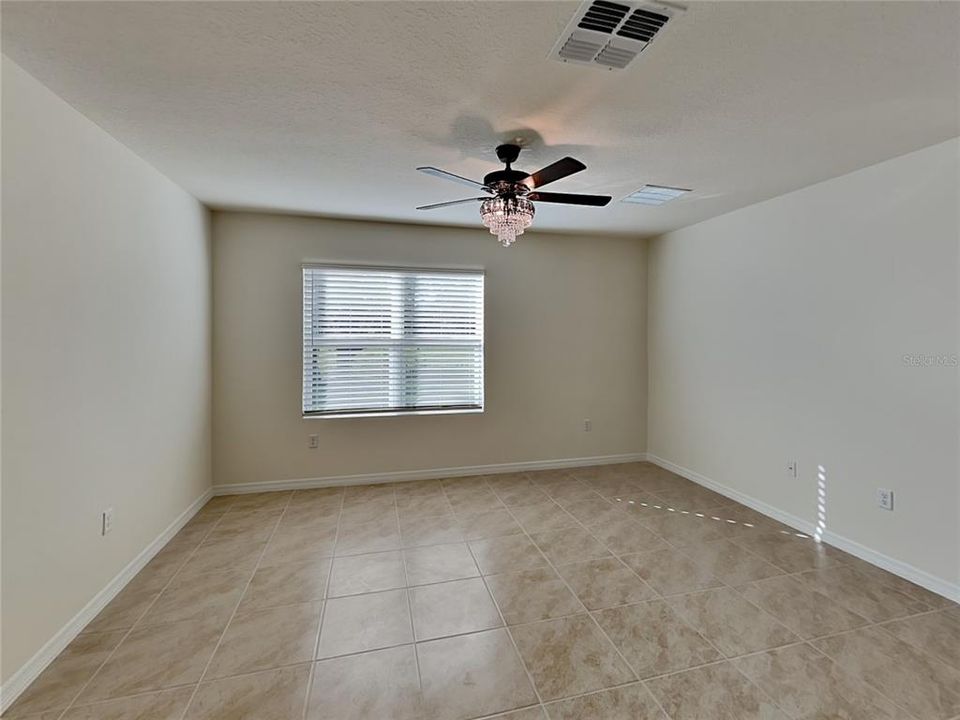 For Rent: $2,199 (4 beds, 2 baths, 1875 Square Feet)