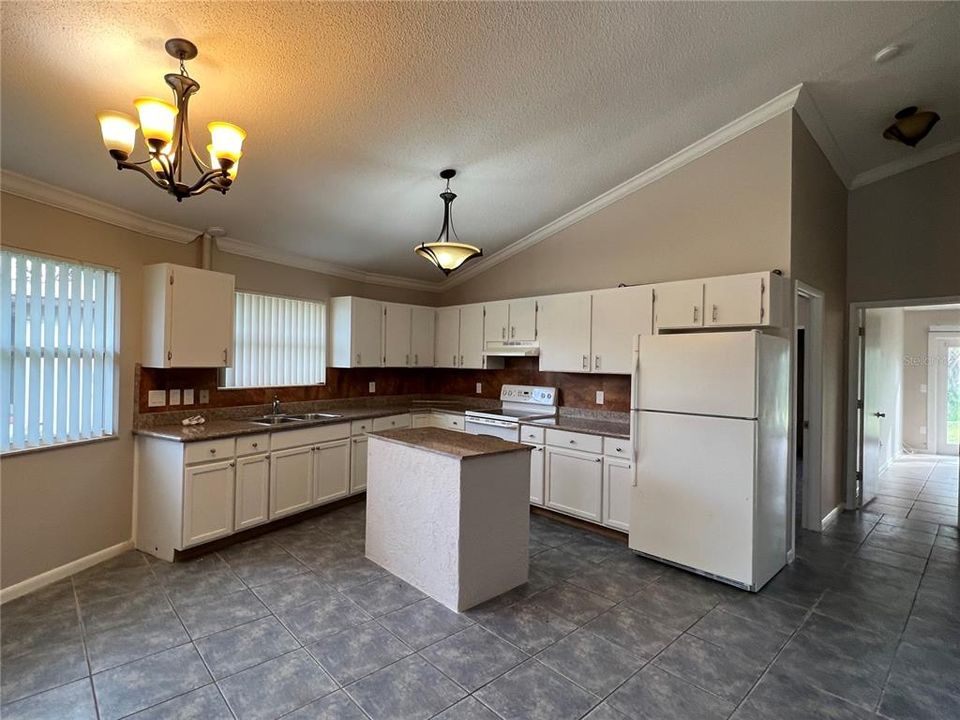 For Sale: $389,000 (4 beds, 0 baths, 2020 Square Feet)