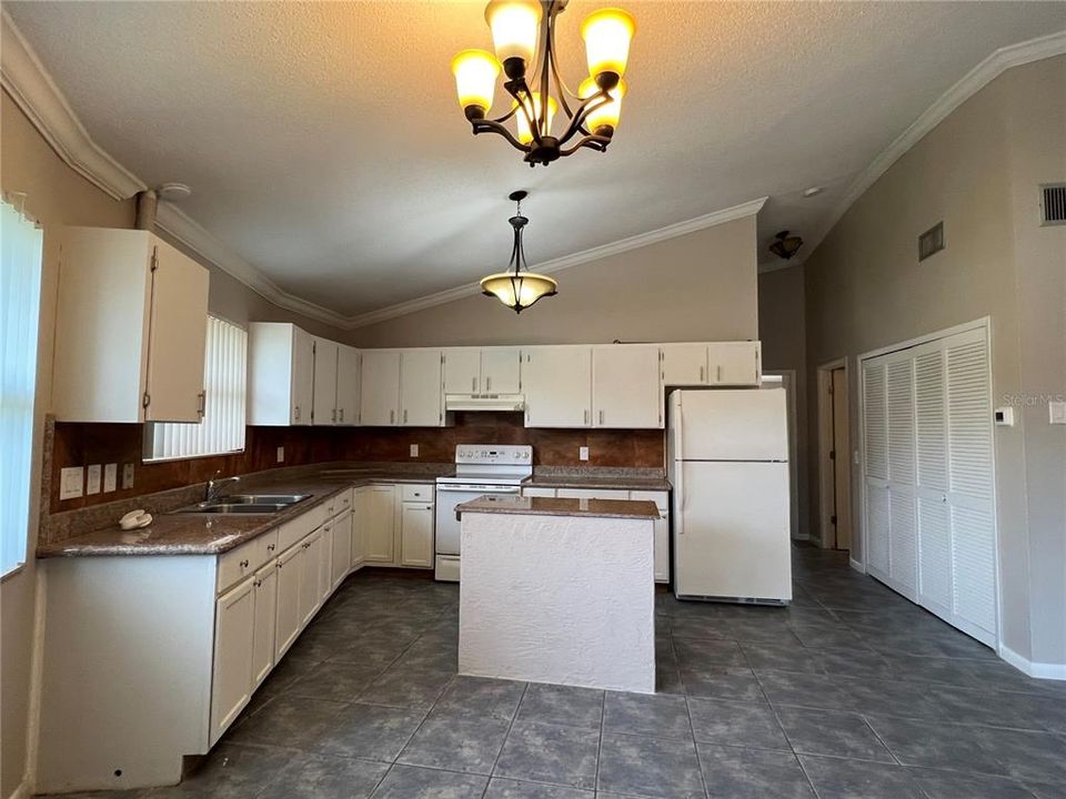 For Sale: $389,000 (4 beds, 0 baths, 2020 Square Feet)