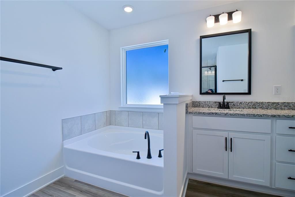 For Sale: $382,000 (3 beds, 2 baths, 1952 Square Feet)