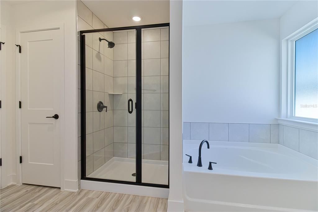 For Sale: $382,000 (3 beds, 2 baths, 1952 Square Feet)