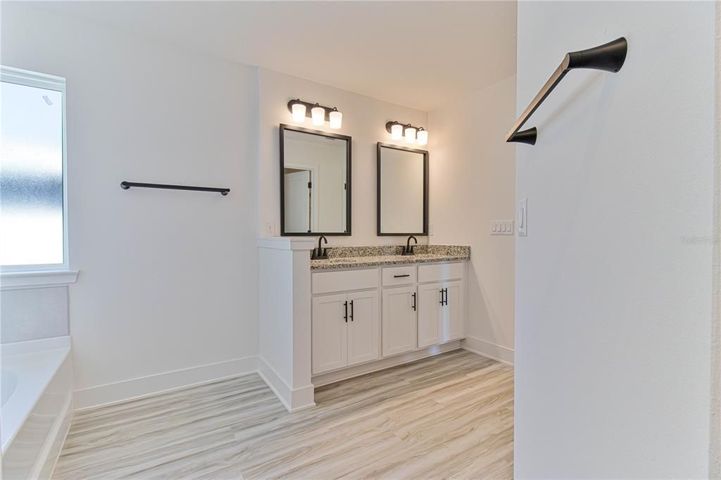 For Sale: $382,000 (3 beds, 2 baths, 1952 Square Feet)