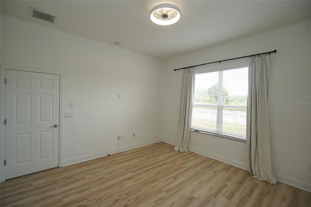 Active With Contract: $2,200 (3 beds, 2 baths, 1629 Square Feet)