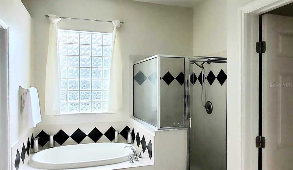 For Rent: $2,695 (4 beds, 3 baths, 3153 Square Feet)