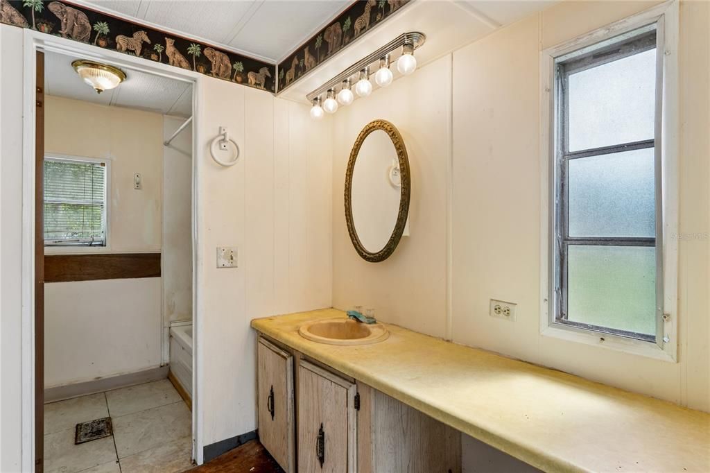 На продажу: $129,999 (2 спален, 2 ванн, 1080 Квадратных фут)