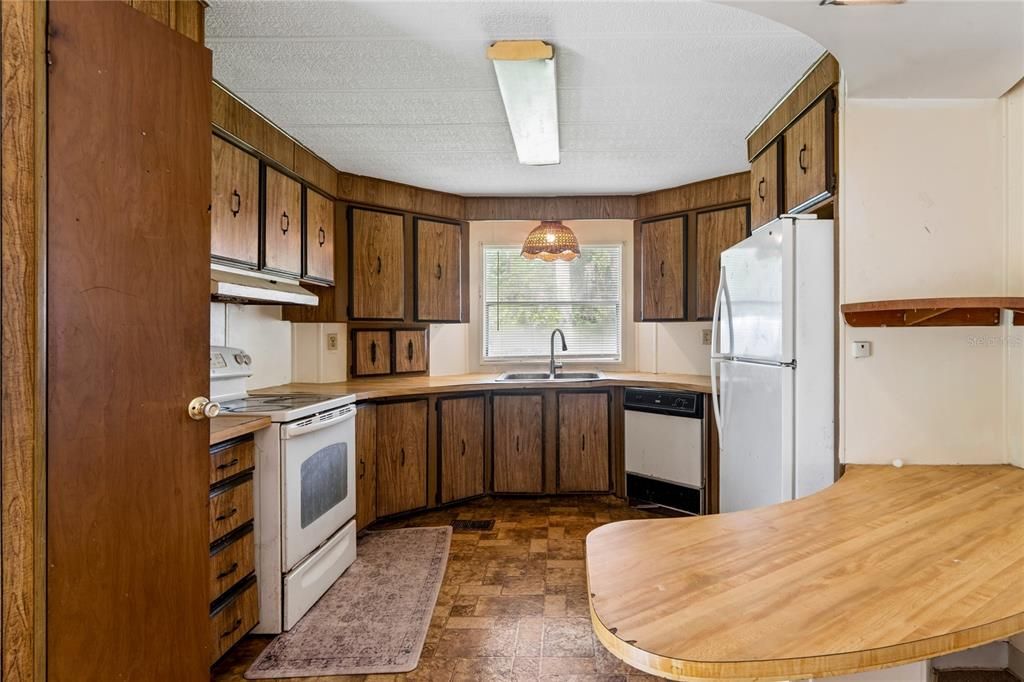 На продажу: $129,999 (2 спален, 2 ванн, 1080 Квадратных фут)