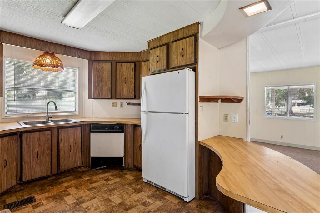 На продажу: $129,999 (2 спален, 2 ванн, 1080 Квадратных фут)