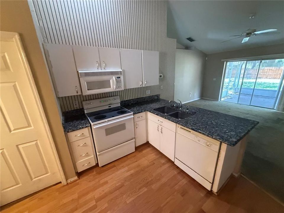 На продажу: $225,000 (3 спален, 2 ванн, 1440 Квадратных фут)