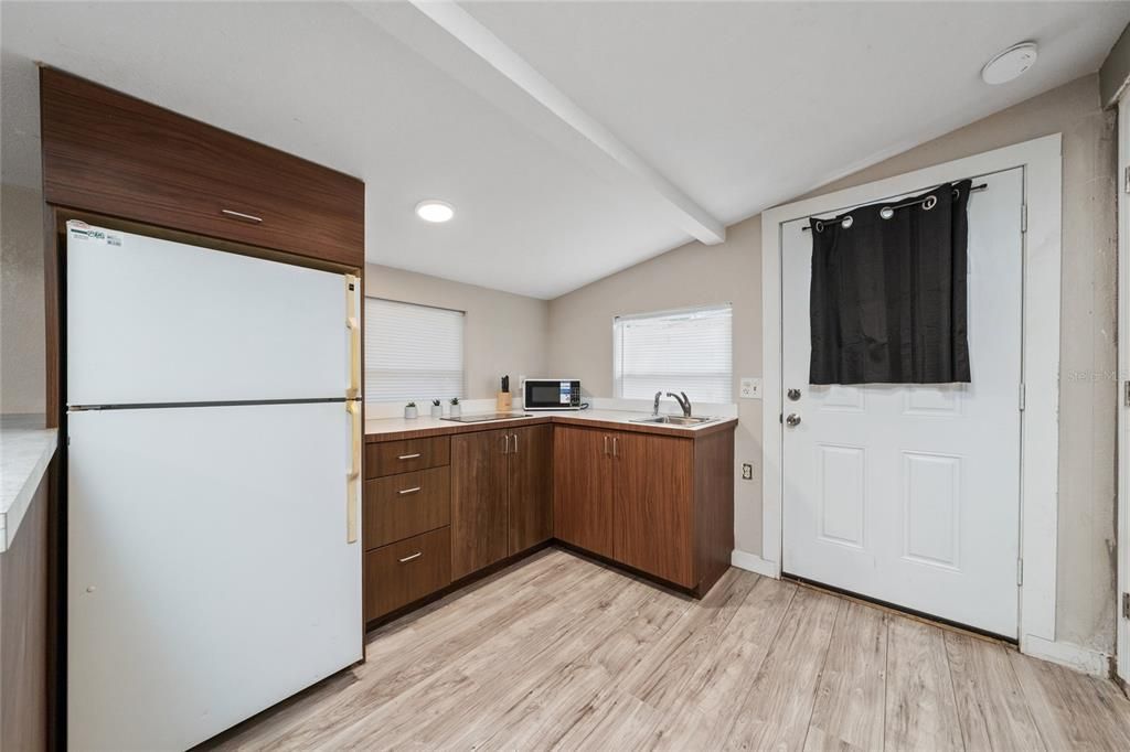 На продажу: $225,000 (3 спален, 2 ванн, 845 Квадратных фут)
