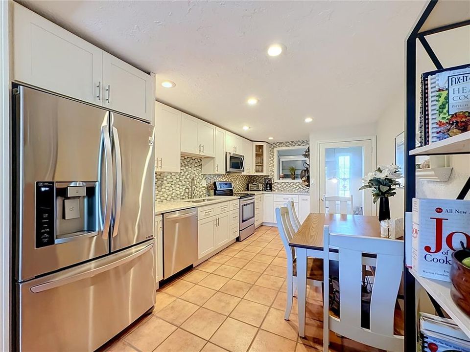 For Sale: $775,000 (3 beds, 2 baths, 972 Square Feet)