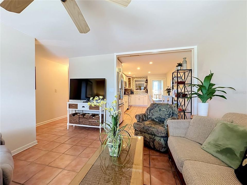 For Sale: $775,000 (3 beds, 2 baths, 972 Square Feet)