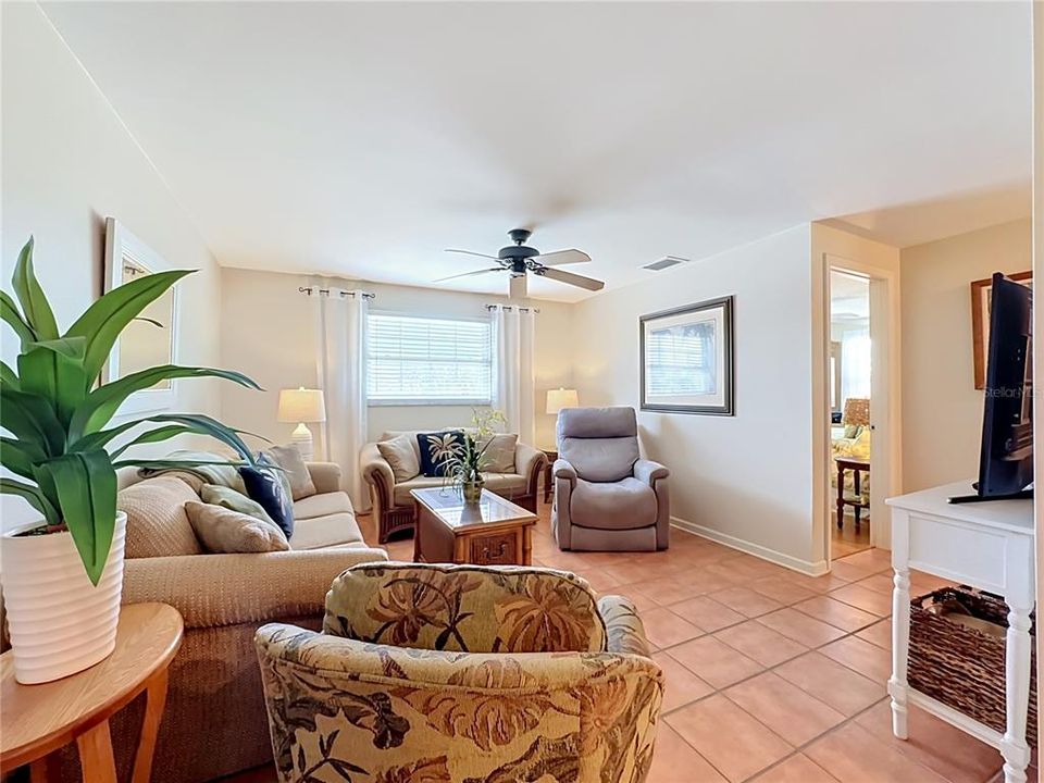 For Sale: $775,000 (3 beds, 2 baths, 972 Square Feet)