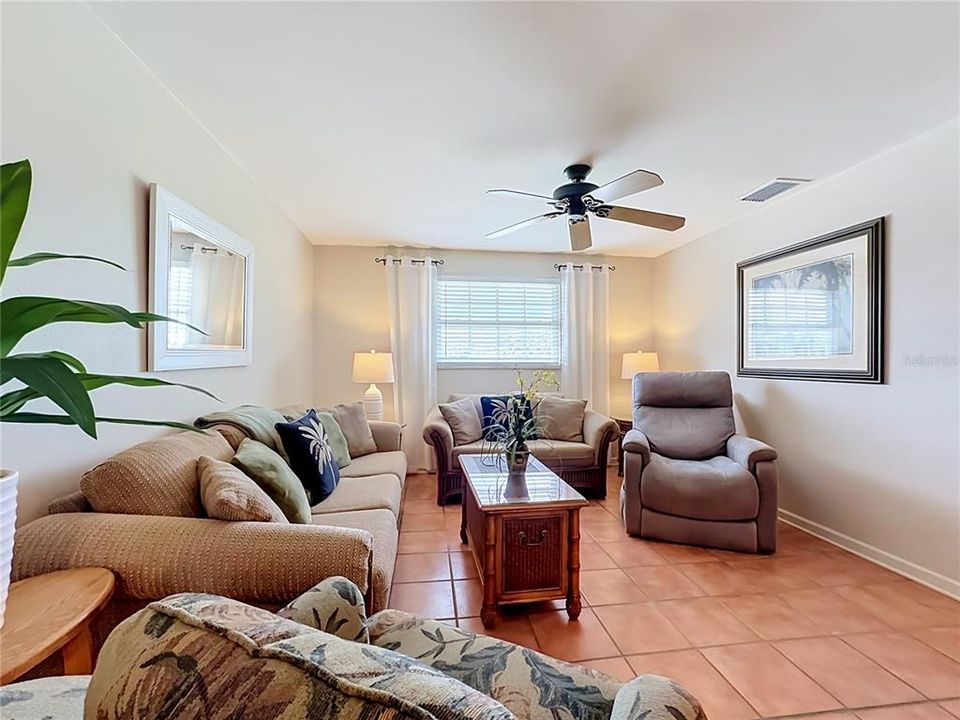 For Sale: $775,000 (3 beds, 2 baths, 972 Square Feet)