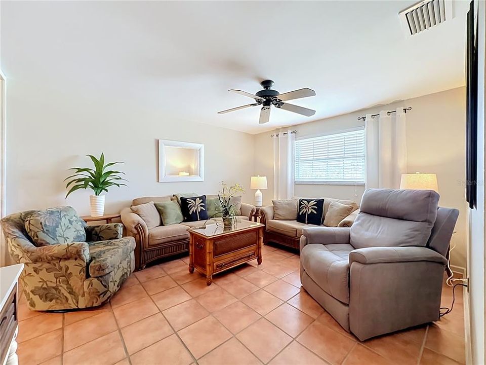 For Sale: $775,000 (3 beds, 2 baths, 972 Square Feet)